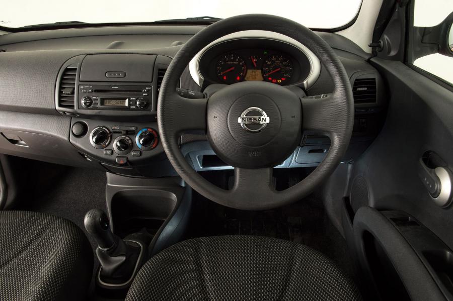 Торпедо Nissan Micra 3-Door (K12C) 2007 года  (UK) (фото 6 из 12)